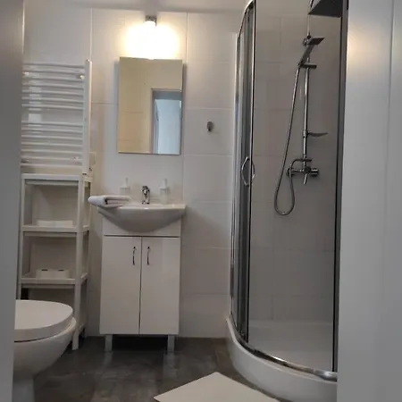 Klonowa Bed & Breakfast 3*