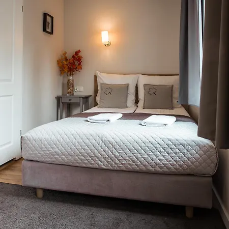 Bed & Breakfast Klonowa 3*